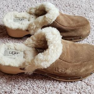 Ugg Clogs - 7.5